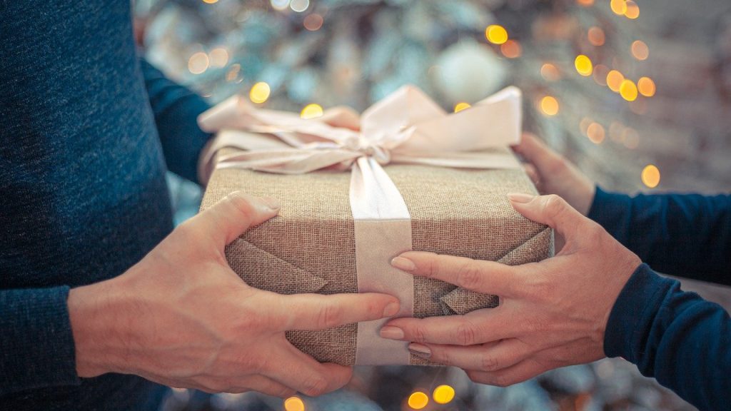 Cadeaux personnalisés : comment les choisir en fonction de la personne ?