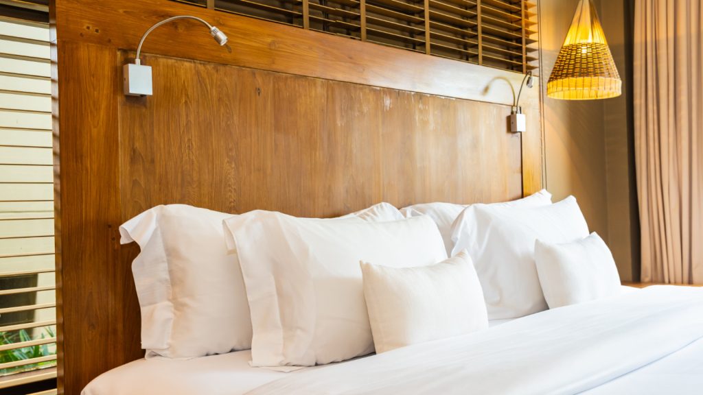 Comment utiliser une tête de lit pour ajouter du caractère à votre chambre ?