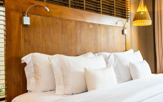 Comment utiliser une tête de lit pour ajouter du caractère à votre chambre ?