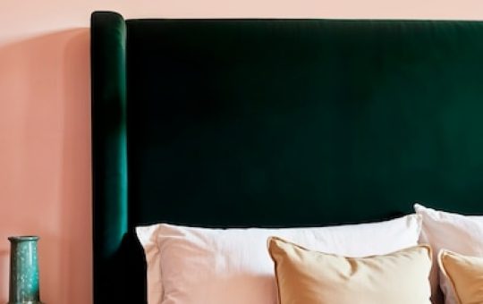 Pour quel lit une tête de lit 160 est-elle adaptée ?