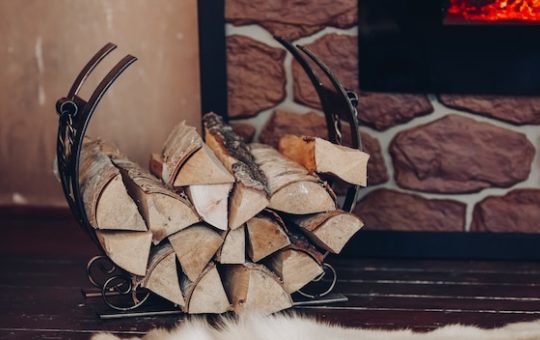 Poêle à bois : quels accessoires pour un usage optimal et sécurisé ?